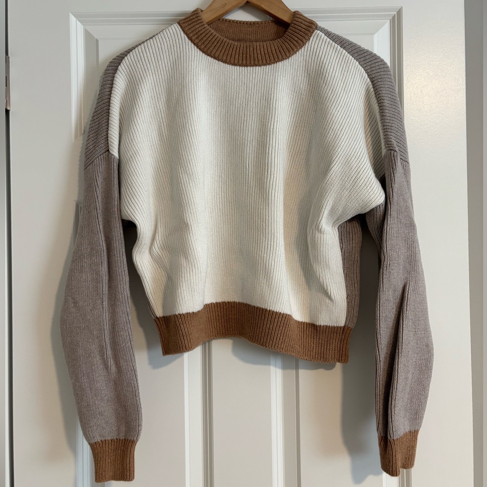 Abercrombie & Fitch White and Brown Crew Neck Sweater